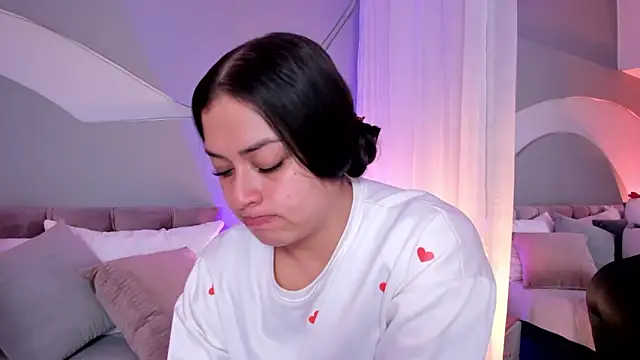 Nicolle W online show from March 20, 12:10 pm