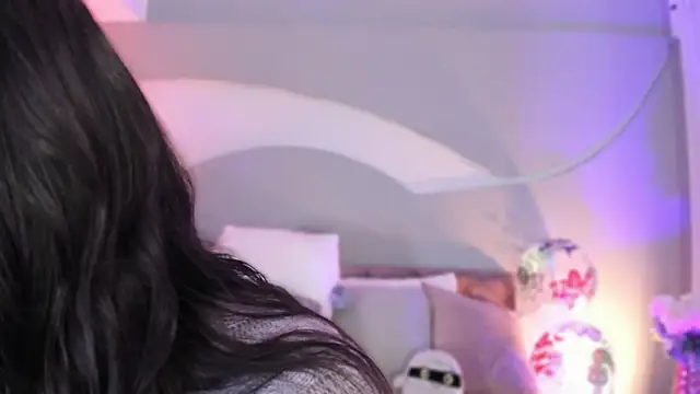 Nicolle W online show from October 18, 1:36 pm