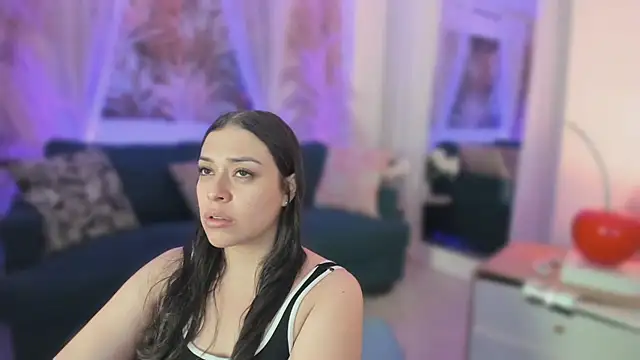 Nicolle W online show from November 25, 11:45 am