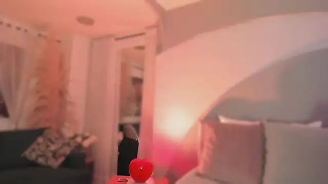 Nicolle W online show from November 7, 1:06 pm