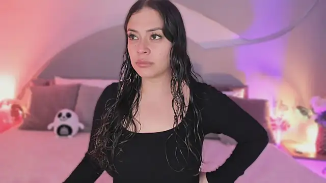 Nicolle W online show from October 22, 11:59 am