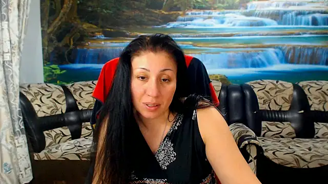 MoistMady online show from April 8, 6:10 pm