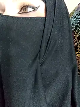evelyn  salah online show from May 27, 1:57 am