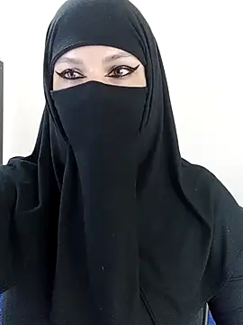 evelyn  salah online show from May 7, 2:38 am