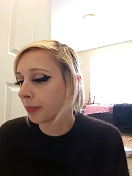 AmethystFoxx online show from May 5, 6:55 pm