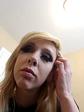 AmethystFoxx online show from May 3, 6:33 pm