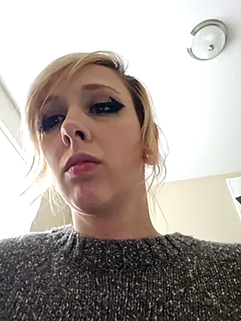 AmethystFoxx online show from May 6, 9:30 pm