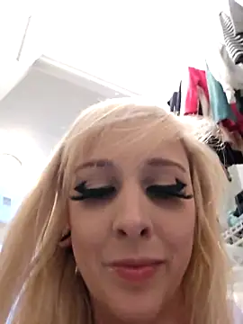 AmethystFoxx online show from December 17, 10:14 pm