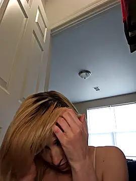 AmethystFoxx online show from May 13, 7:19 pm