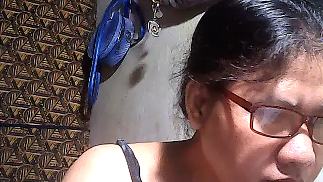 sweetsosie18 online show from March 29, 2:05 pm