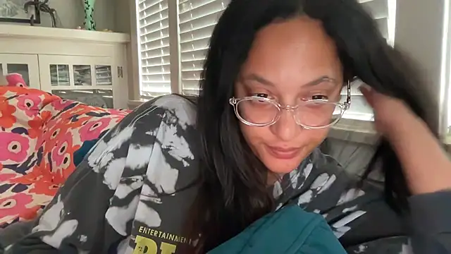 dreamyriri online show from May 25, 1:37 am