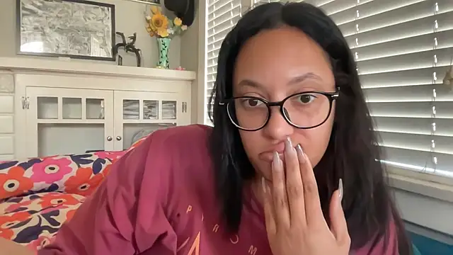 dreamyriri online show from March 3, 6:14 pm