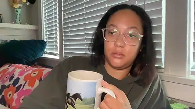 dreamyriri online show from May 20, 2:03 pm