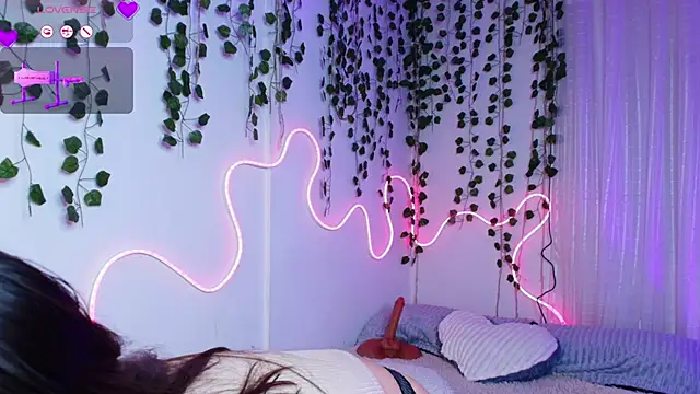 Samii Evans online show from March 9, 6:49 am