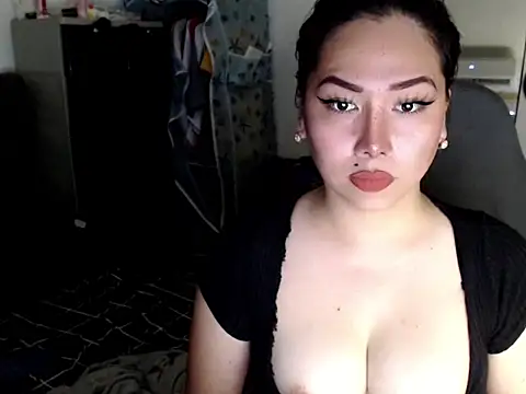 urqueendominant online show from May 1, 3:32 am