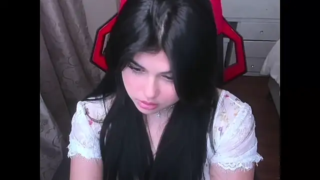 Alyaa s online show from February 12, 9:05 pm