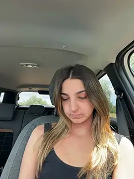 DoriDeluxe66 online show from May 5, 12:52 pm