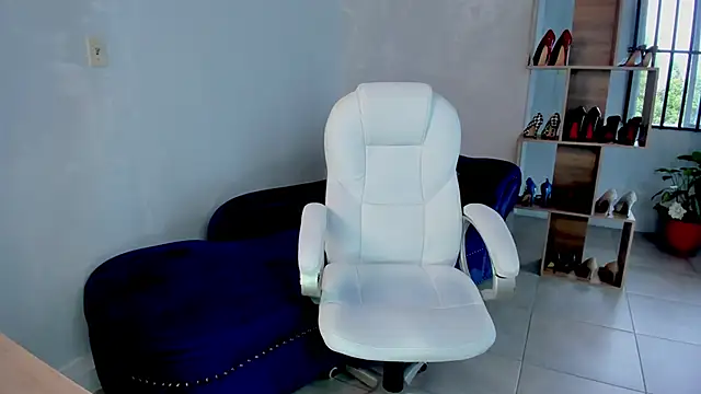 MissRhodes1 online show from January 31, 7:11 pm