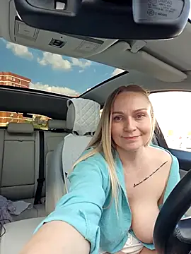 Snapshot of Bondgirl_013 chatting on September 21, 12:59 pm Bondgirl 013 online show from September 21, 12:59 pm