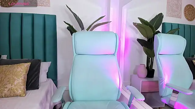 amy-thomson1 online show from March 5, 12:56 pm