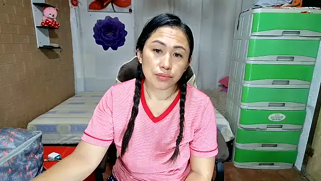 Ugly Filipina online show from May 11, 7:00 pm