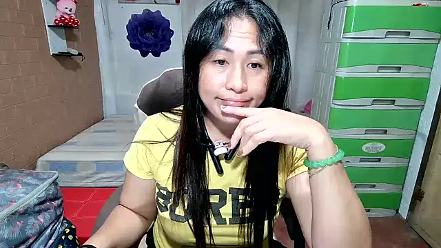 Ugly Filipina online show from May 6, 1:37 pm