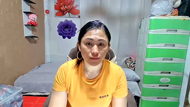 Ugly Filipina online show from May 19, 11:50 am