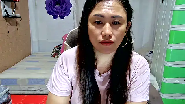 Ugly Filipina online show from May 14, 6:47 pm