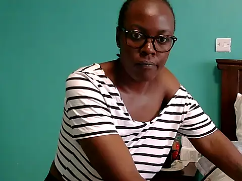 Laurettah online show from May 7, 7:45 am