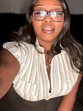 HOTMILFKATIEE online show from May 11, 1:46 pm