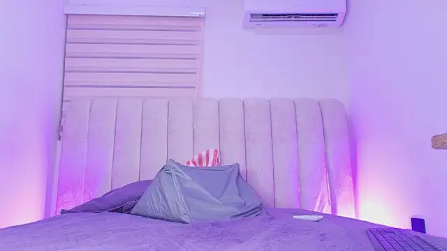  ebony-queen  online show from February 15, 3:09 am