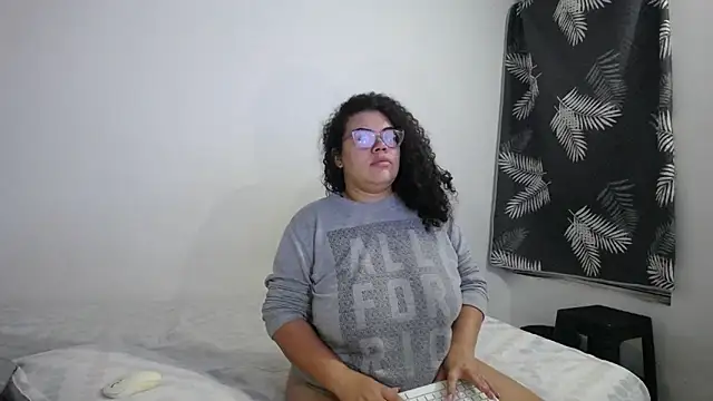 mabigomez00 online show from May 11, 9:11 am