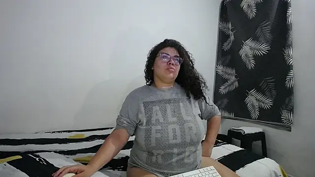 mabigomez00 online show from May 18, 9:15 am