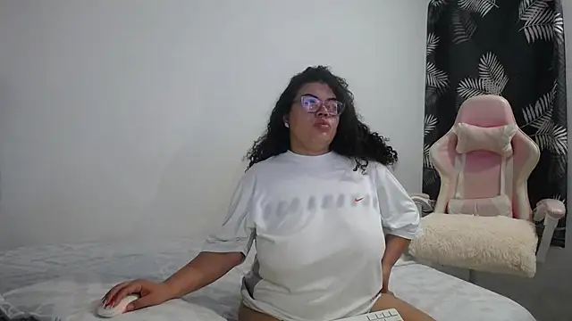 mabigomez00 online show from February 26, 9:30 am