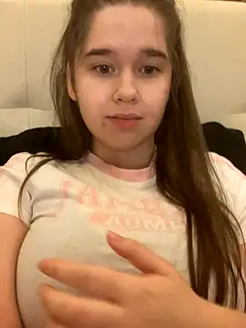 Snapshot of HornyGirlH chatting on September 18, 11:47 pm HornyGirlH online show from September 18, 11:47 pm