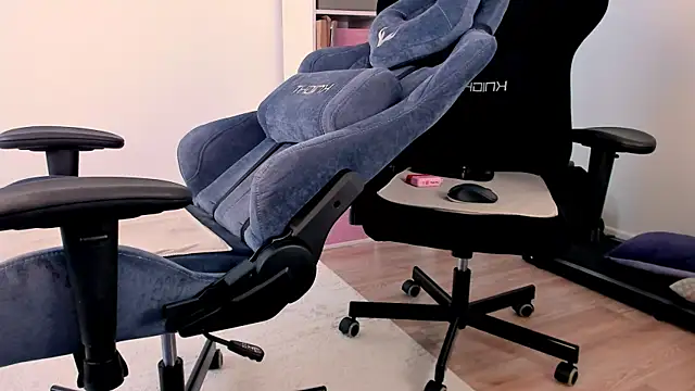 hotblonds online show from April 3, 9:18 am