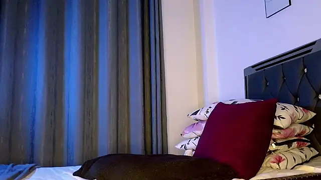 bigbootycyone online show from August 5, 3:57 am