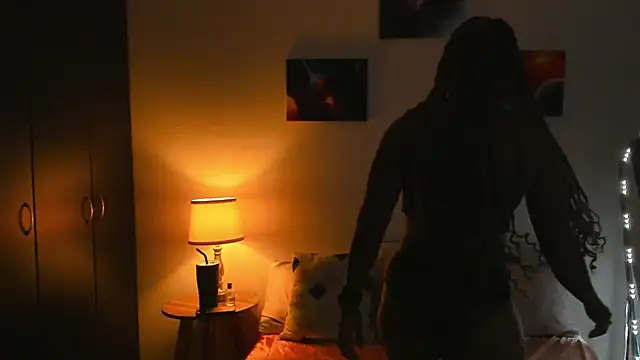 SarahCinnamon- online show from November 5, 8:58 pm