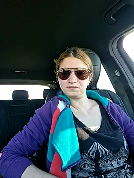 Mercedeswoman8 online show from April 7, 2:52 pm