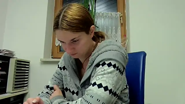 Mercedeswoman8 online show from March 6, 7:31 pm