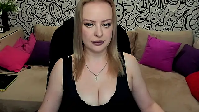 Hotdreamhere online show from May 24, 3:27 am