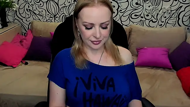 Hotdreamhere online show from May 26, 4:23 am