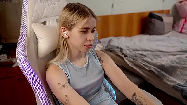 ho1yho1e online show from February 14, 7:27 pm