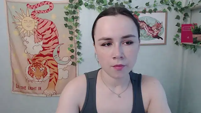 VeryVeryVeryShy  online show from May 26, 5:40 am