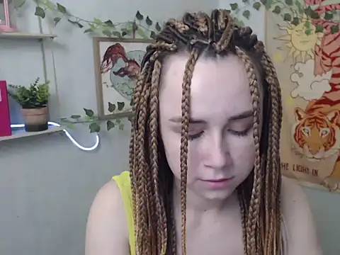 VeryVeryVeryShy  online show from May 7, 5:55 am