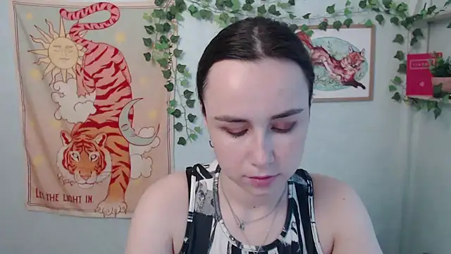 VeryVeryVeryShy  online show from May 25, 5:39 am