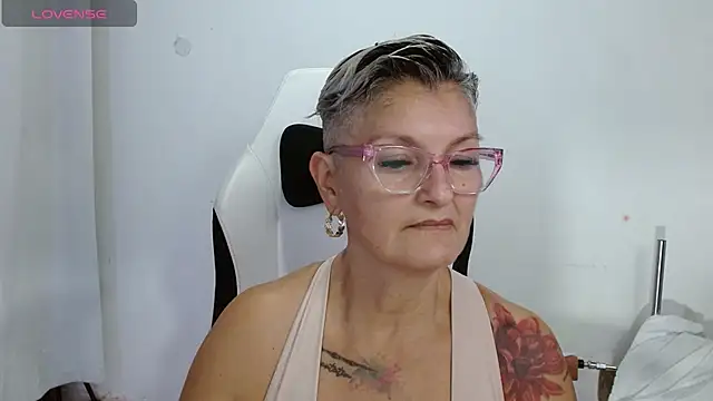 bety-cum2 online show from May 8, 11:50 pm