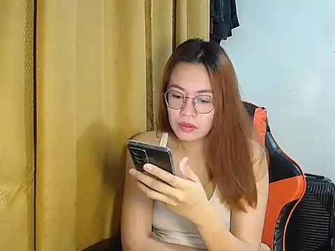 crizzybel online show from December 3, 7:49 pm