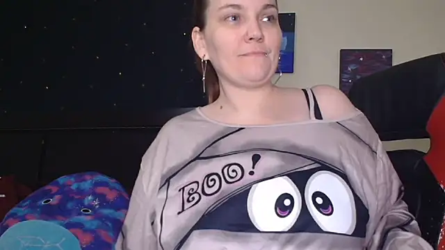 ToxicLilly online show from October 18, 9:12 am