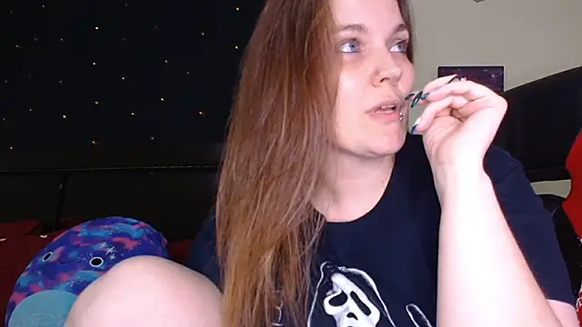 ToxicLilly online show from January 7, 9:45 am